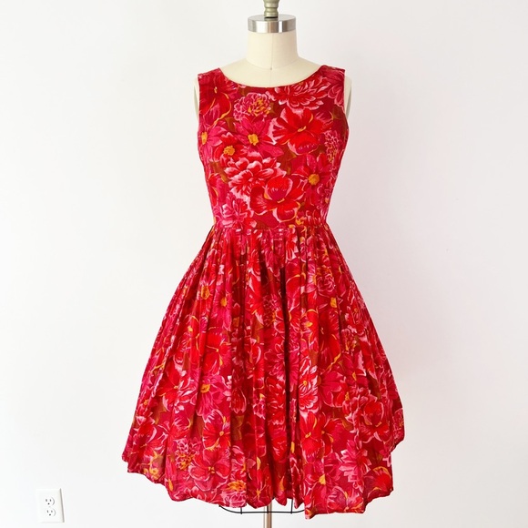 50s Style Sleeveless Fit & Flare Cotton Dress - Red Tropical - Picture 2 of 8